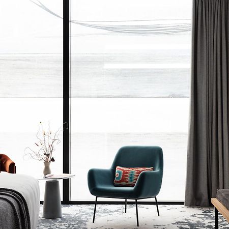 Ebb-Ντούνεντιν Εξωτερικό φωτογραφία Curtains in a bedroom