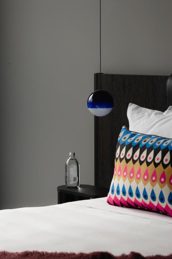 Ebb-Ντούνεντιν Εξωτερικό φωτογραφία The lampshade of the pendant lamp "Globe"