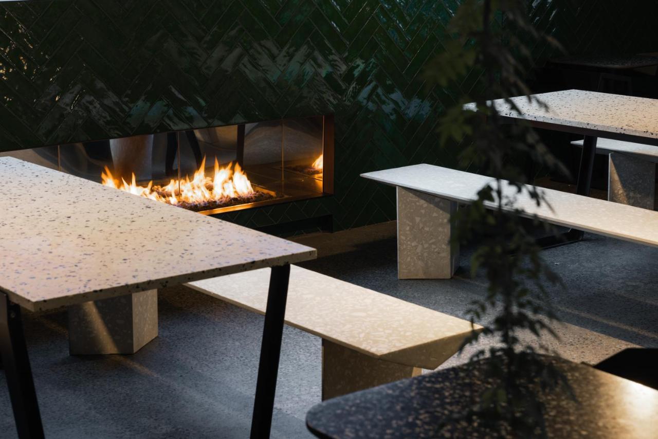 Ebb-Ντούνεντιν Εξωτερικό φωτογραφία The outdoor fireplace at the restaurant